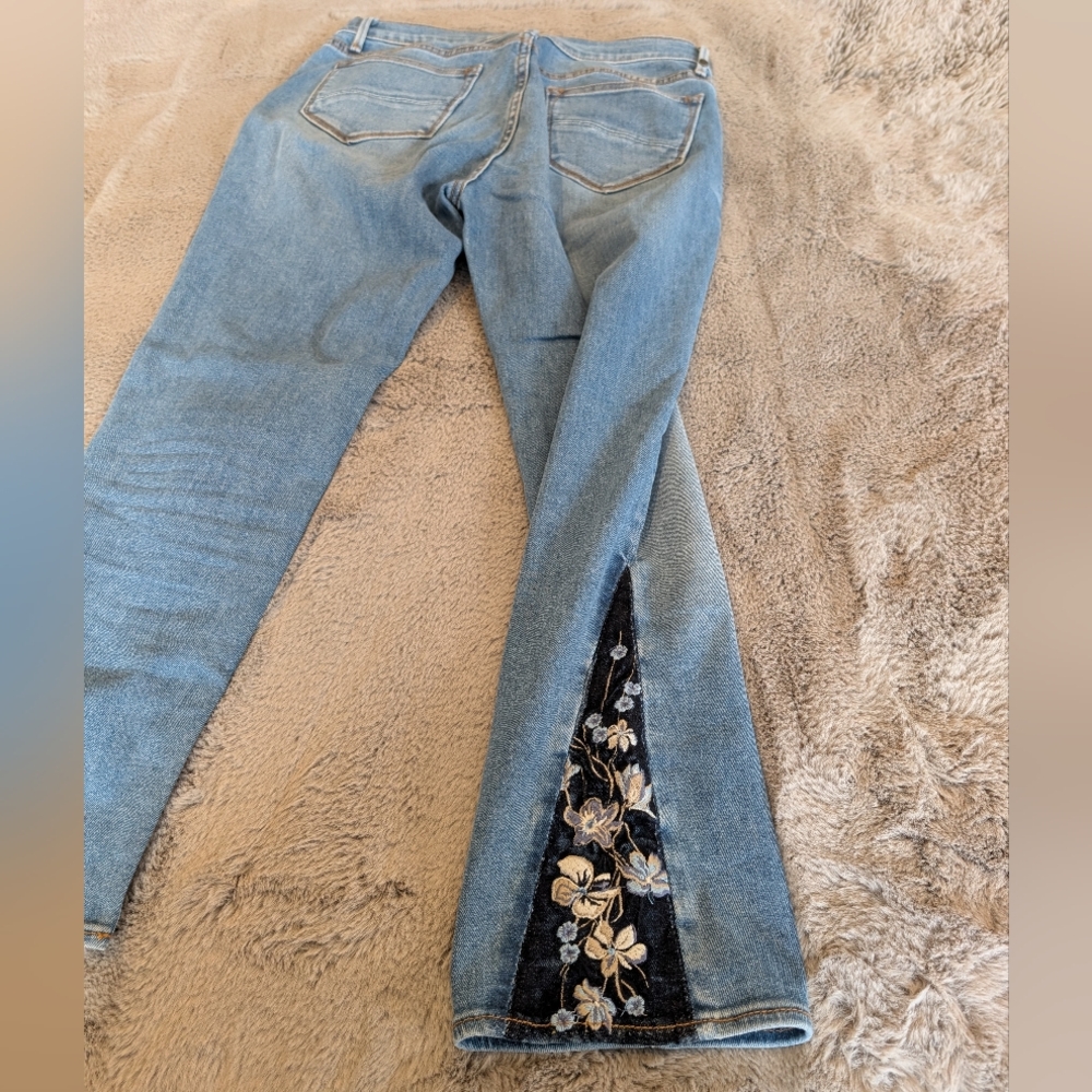 DRIFTWOOD Amelia Light Blue Embroidered Straight Leg Jeans Size 28 Inseam 25"